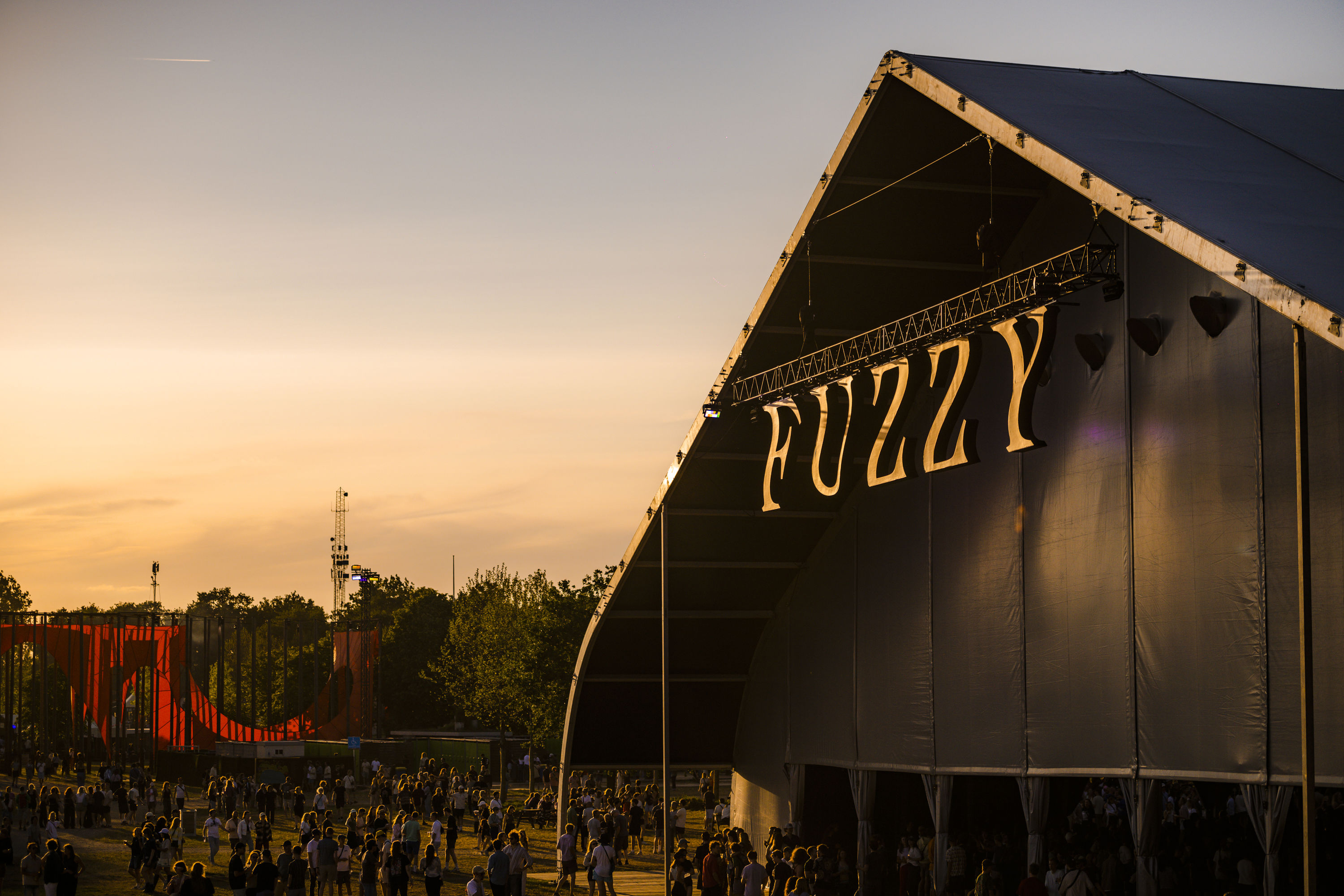 DTRH 20250703 2047 Algemeen Maxkneefel YKV4191 Social