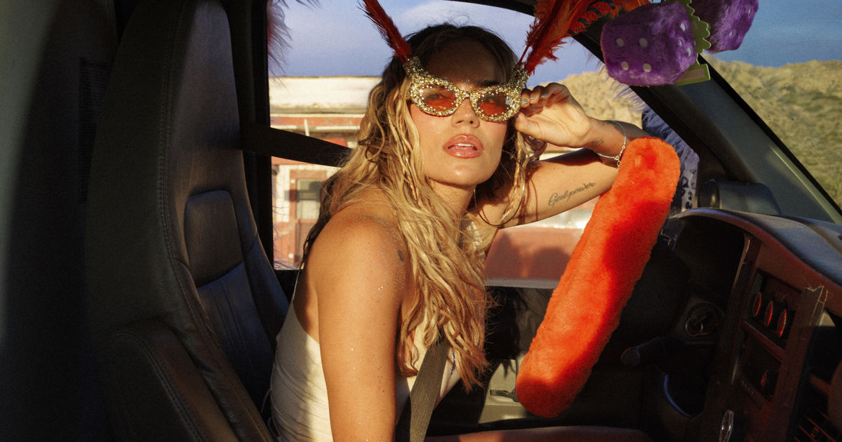 Karol G - Viajando Por El Mundo Tropitour